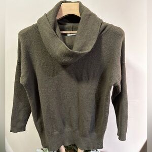 Warm & Cozy Lifestyle Green Knit Two-Way Cowl Off-Shoulder Sweater Size L